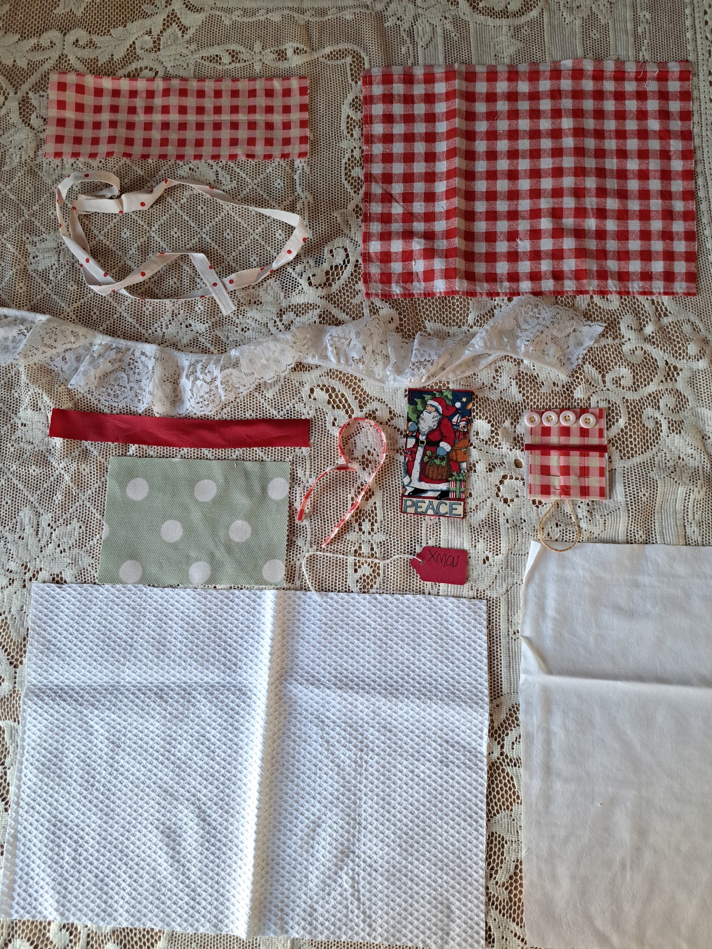 Delightful colour co-ordinates to make pretty decorations. CONTENTS MAY DIFFER SLIGHTLY AS WE HAVE 4 PACKAGES BUT THEY ARE VERY SIMILAR. note the lace tablecloth in all of the photos is only for styling not included in these packages