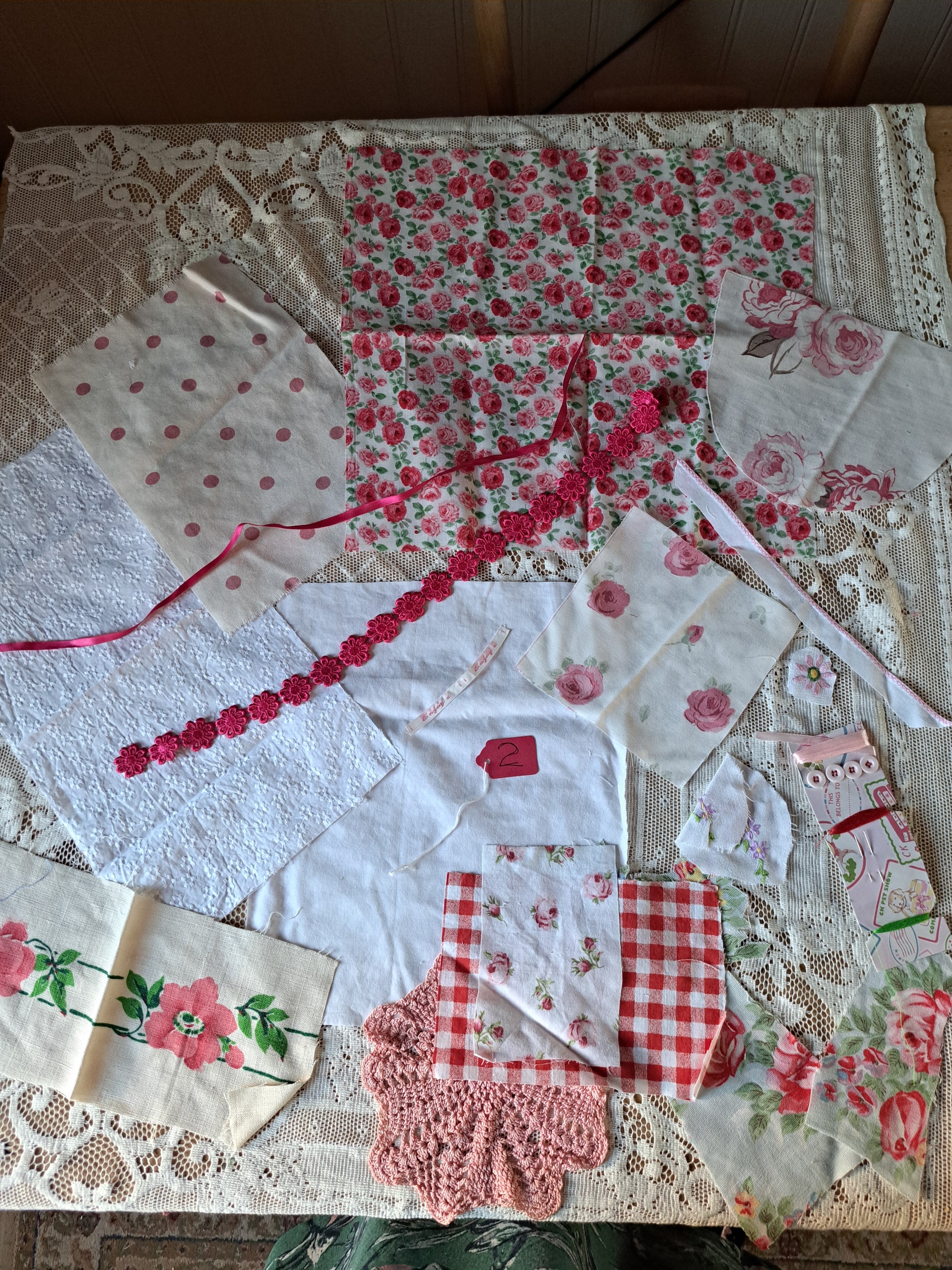 Red/pinks/creams/whites mixed  note the lace tablecloth in all of the photos is only for styling not included in these packages