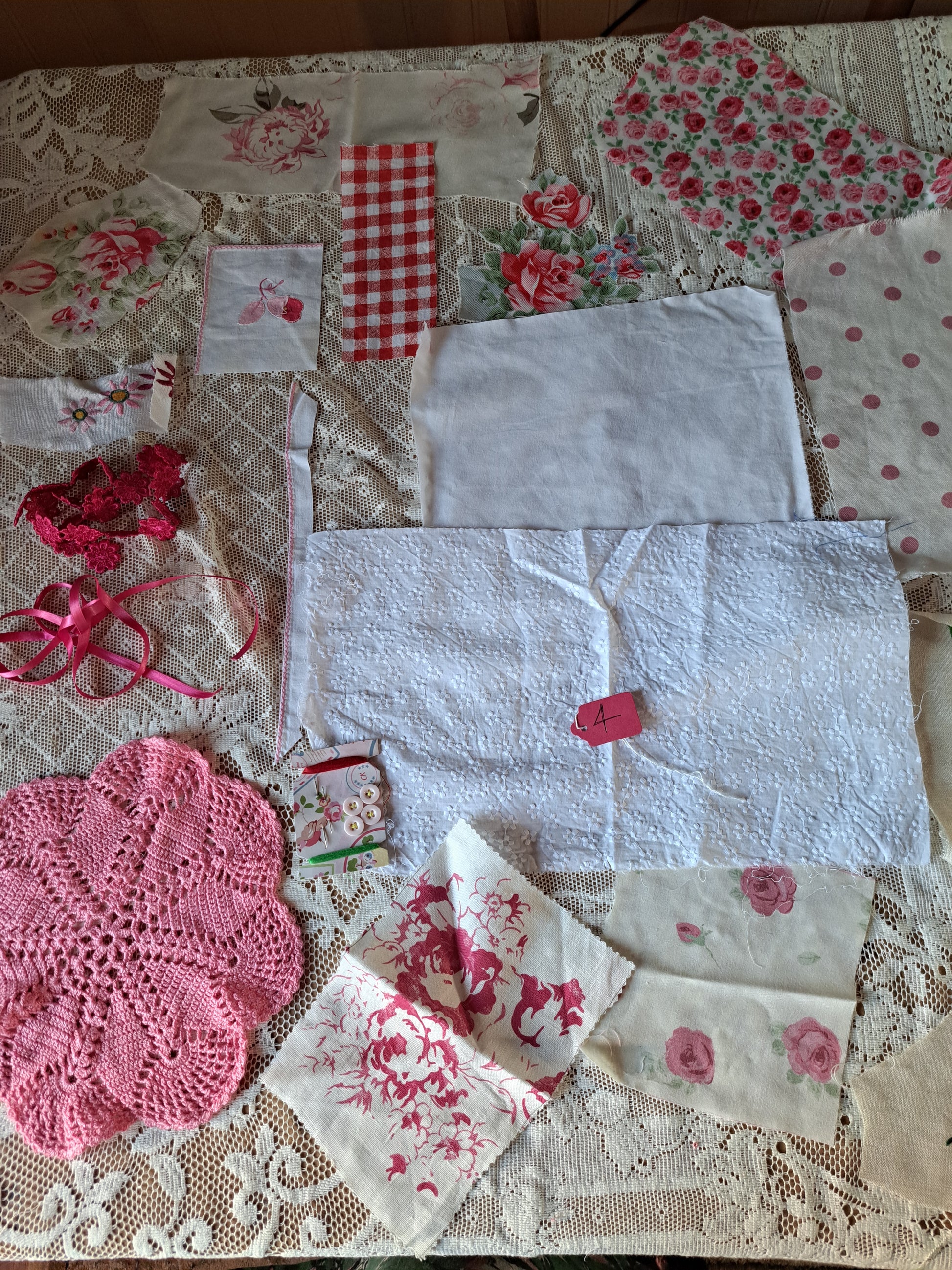 Red/pinks/creams/whites mixed  note the lace tablecloth in all of the photos is only for styling not included in these packages