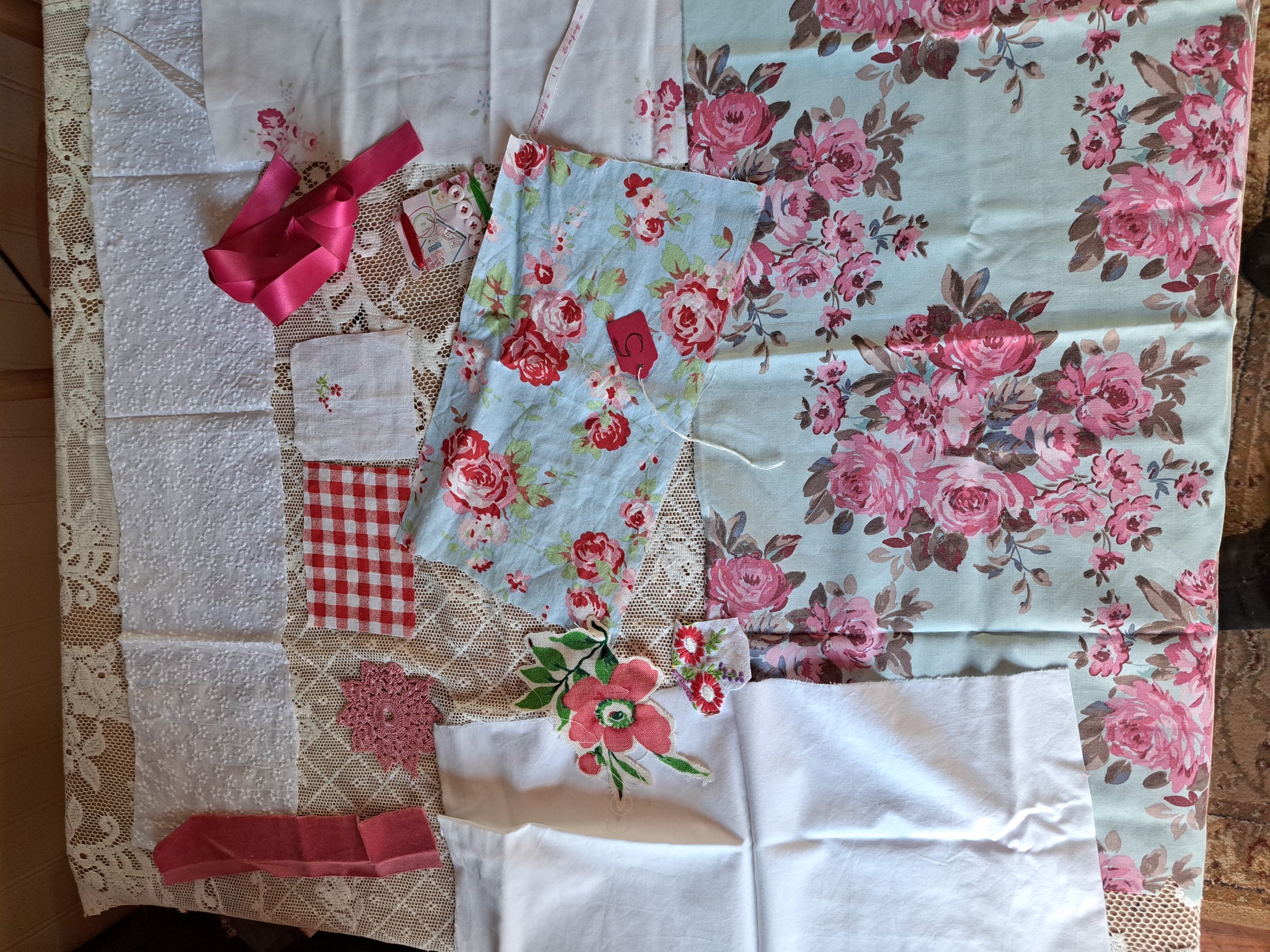 Red/pinks/creams/whites mixed  note the lace tablecloth in all of the photos is only for styling not included in these packages